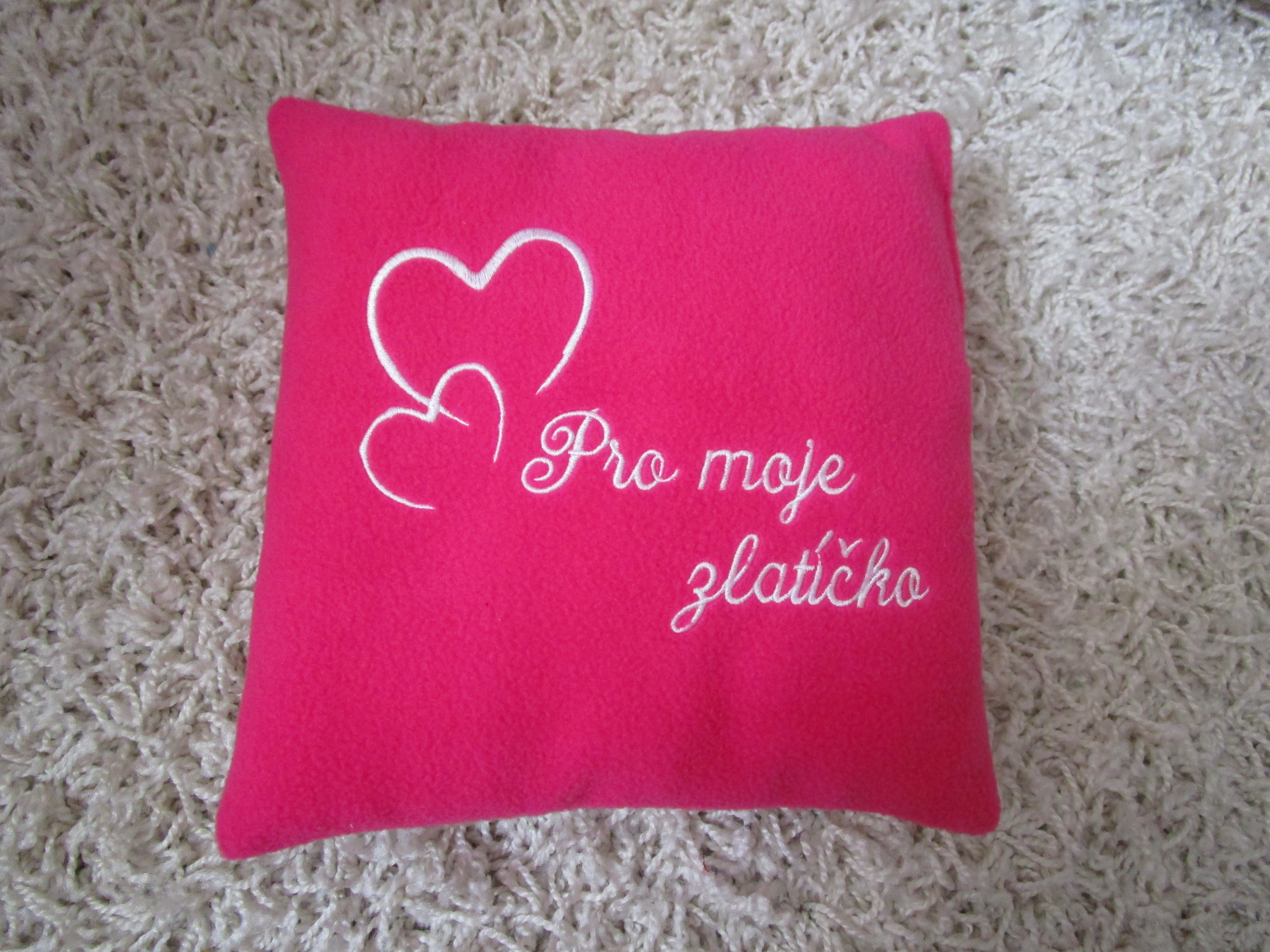 Polštářek s výšivkou "Pro moje zlatíčko"